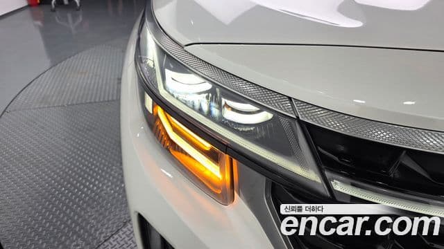 Kia Seltos 2023 — ფოტო 27/30