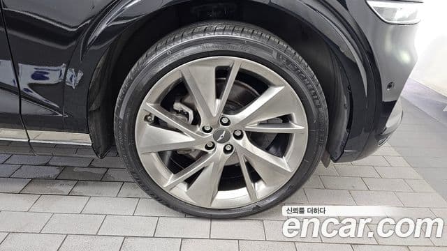Genesis GV70 2021 — Photo 33/36