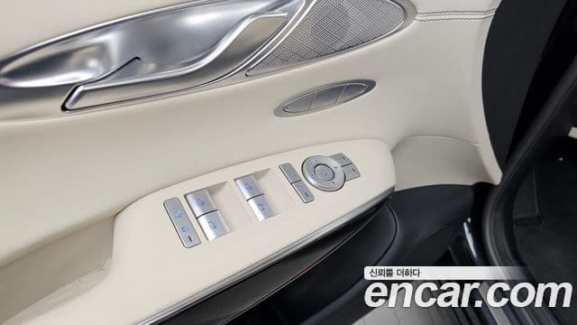 Genesis GV70 2021 — Photo 1/36
