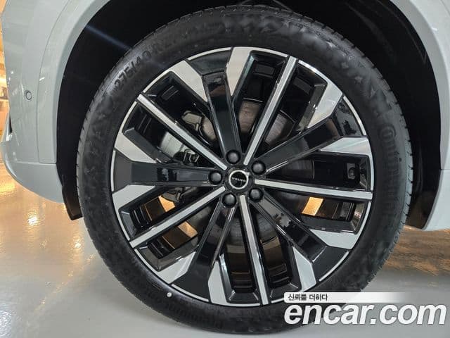 Volvo XC90 2026 — ფოტო 17/20