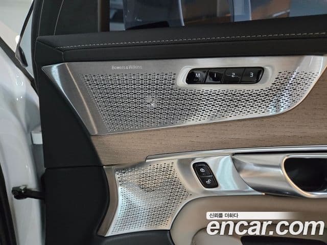 Volvo XC90 2026 — ფოტო 14/20