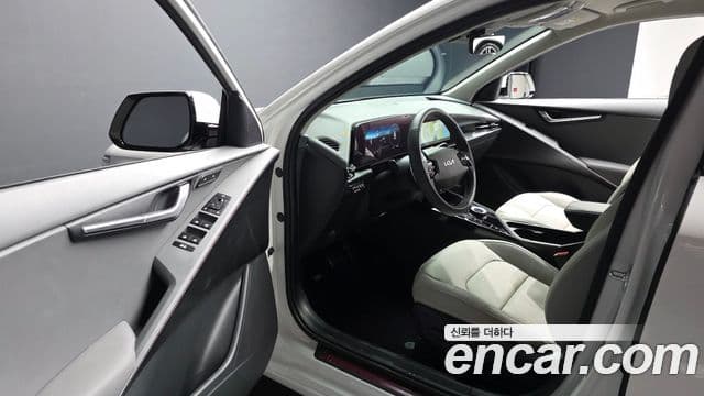 Kia Niro 2025 — Фото 10/20