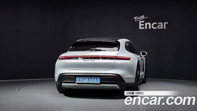 Porsche Taycan 2022 — Photo 24/32