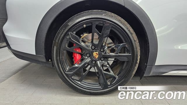 Porsche Taycan 2022 — Photo 13/32