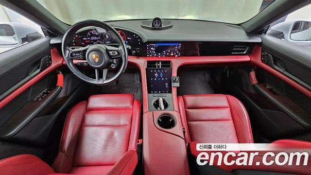 Porsche Taycan 2022 — Photo 16/32