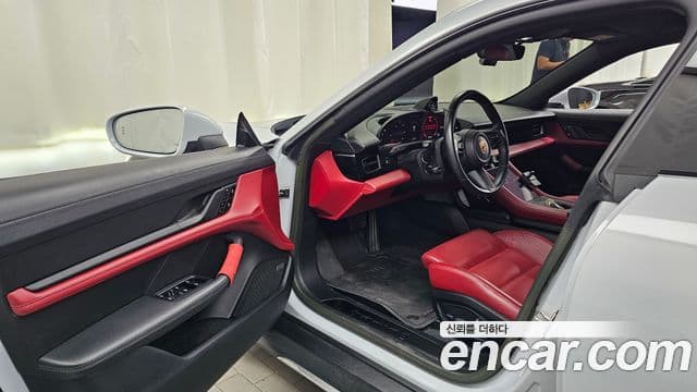 Porsche Taycan 2022 — Photo 30/32