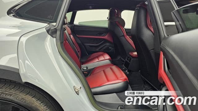 Porsche Taycan 2022 — Photo 19/32