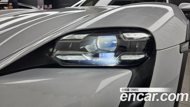 Porsche Taycan 2022 — Photo 23/32