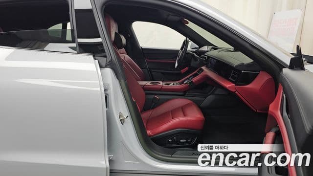 Porsche Taycan 2022 — Photo 9/32