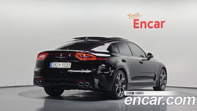 Kia Stinger 2018 — Фото 2/20