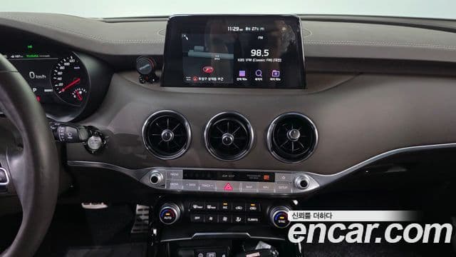 Kia Stinger 2018 — Фото 17/20