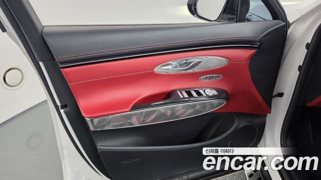 Genesis GV70 2021 — Şəkil 28/35