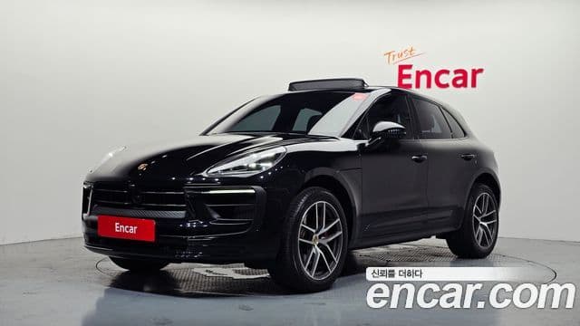 Porsche Macan 2023 — Фото 1/20