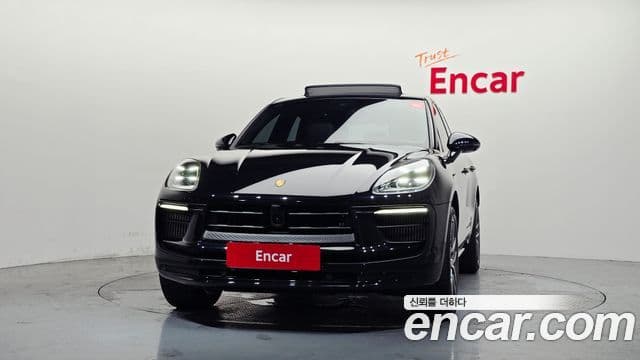 Porsche Macan 2023 — Фото 3/20