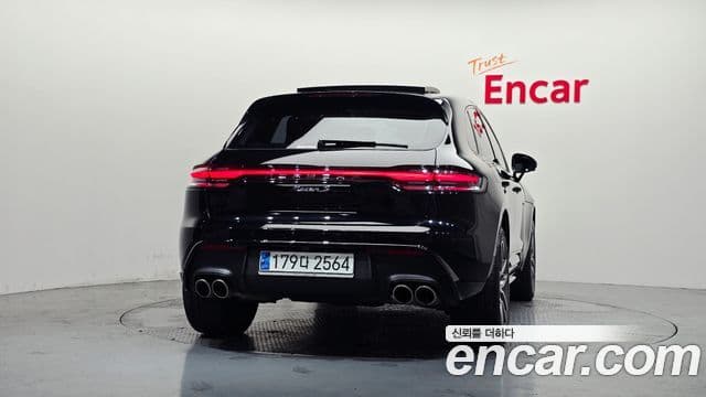 Porsche Macan 2023 — Фото 4/20