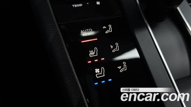 Porsche Macan 2023 — Фото 13/20