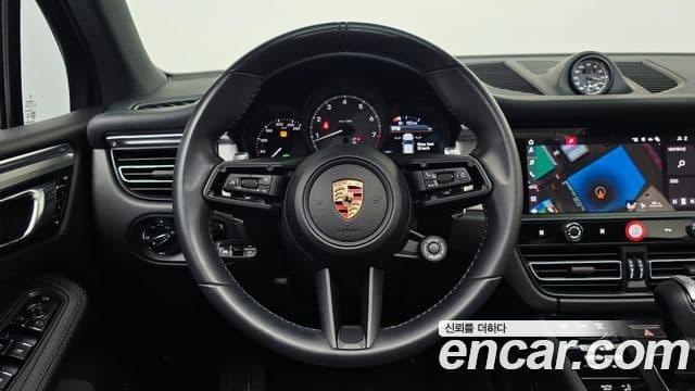 Porsche Macan 2023 — Фото 15/20