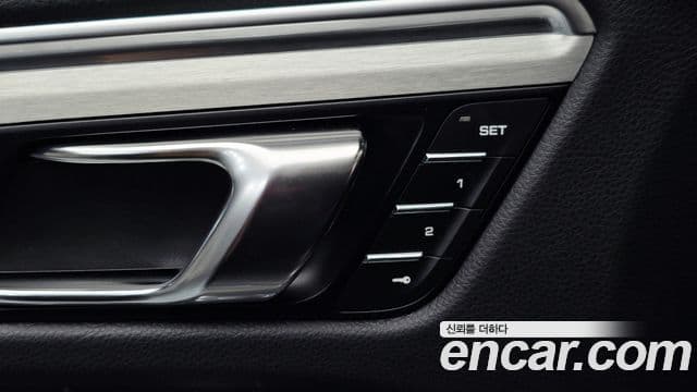 Porsche Macan 2023 — Фото 18/20