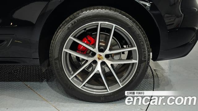 Porsche Macan 2023 — Photo 19/37