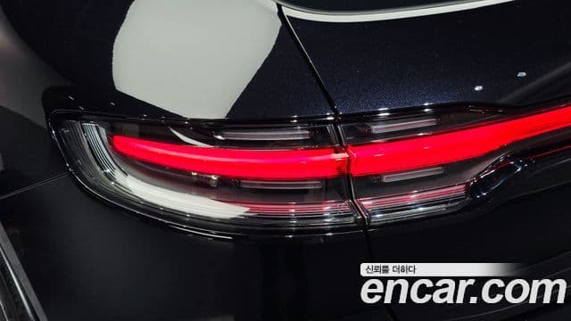 Porsche Macan 2023 — Photo 22/37