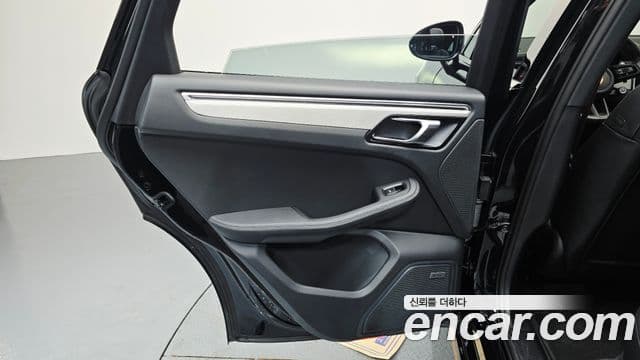 Porsche Macan 2023 — Photo 4/37