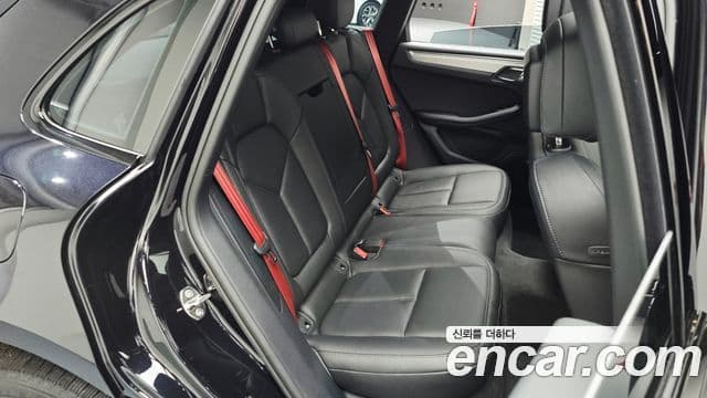 Porsche Macan 2023 — Photo 20/37