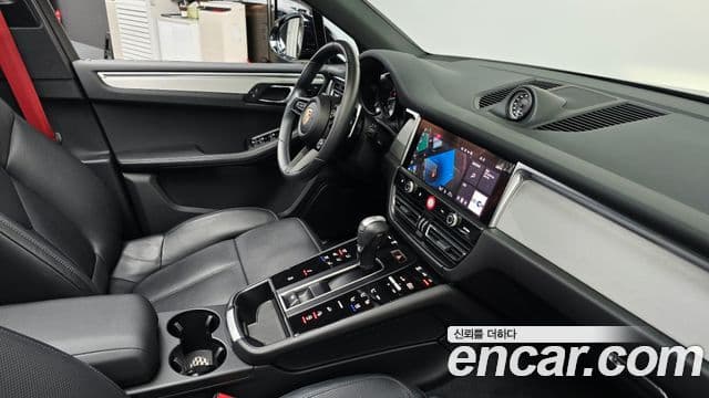 Porsche Macan 2023 — Photo 15/37