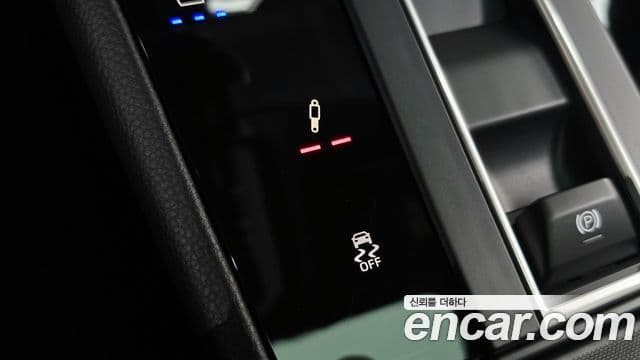 Porsche Macan 2023 — Photo 27/37
