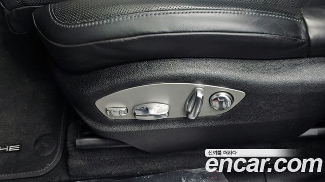 Porsche Macan 2023 — Photo 9/37