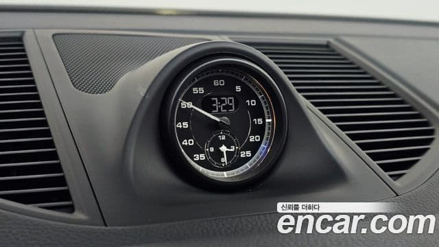Porsche Macan 2023 — Photo 25/37