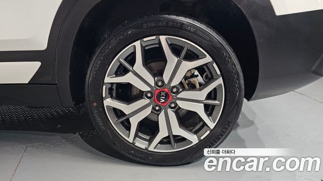 Kia Seltos 2021 — ფოტო 25/34