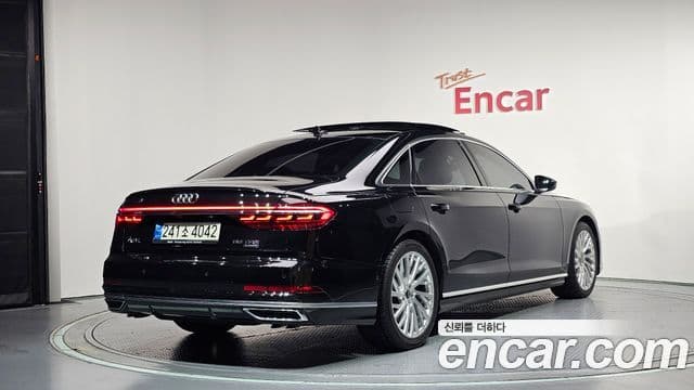 Audi A8 2021 — Фото 2/20
