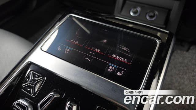 Audi A8 2021 — Фото 19/20