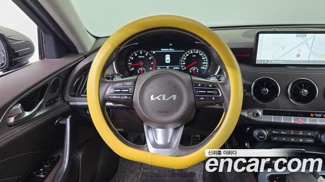 Kia Stinger 2023 — Фото 13/20