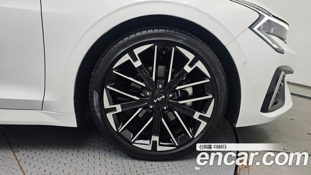 Kia K5 2025 — Photo 28/32