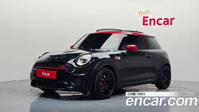 Mini Cooper S 2020 — Фото 1/20