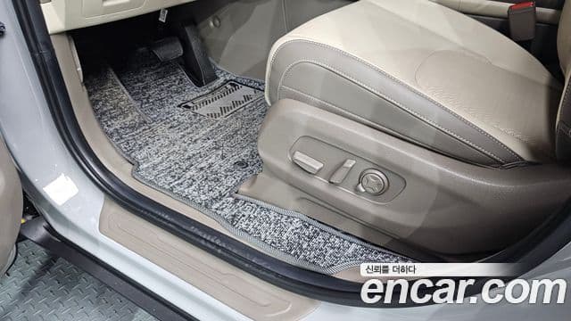 Kia Carnival 2025 — Фото 18/20