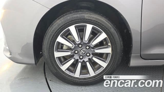 Toyota Sienna 2019 — Şəkil 12/20