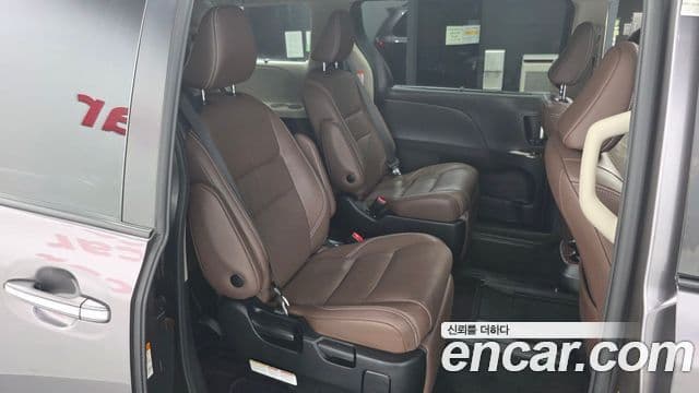 Toyota Sienna 2019 — Şəkil 13/20