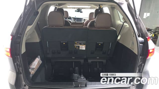 Toyota Sienna 2019 — Şəkil 14/20