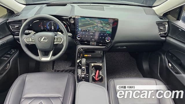 Lexus NX350h 2025 — Photo 28/34