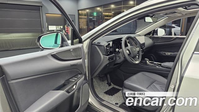 Lexus NX350h 2025 — Photo 31/34