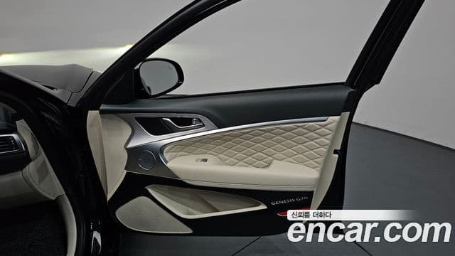 Genesis G70 2018 — Photo 22/35
