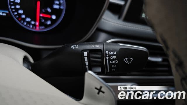 Genesis G70 2018 — Photo 12/35