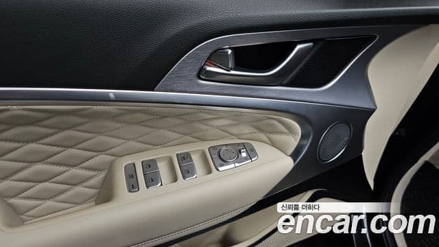 Genesis G70 2018 — Photo 34/35
