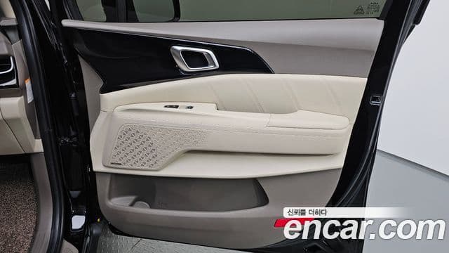 Kia Carnival 2024 — ფოტო 16/39