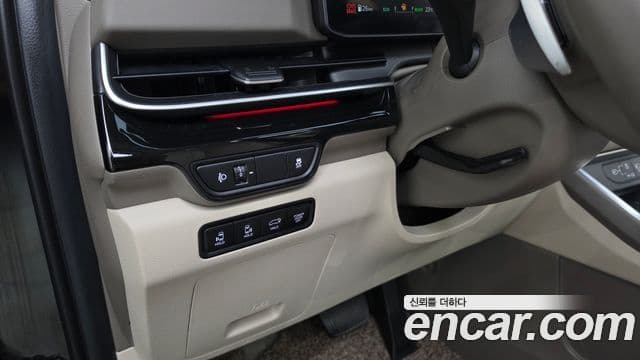 Kia Carnival 2024 — ფოტო 31/39