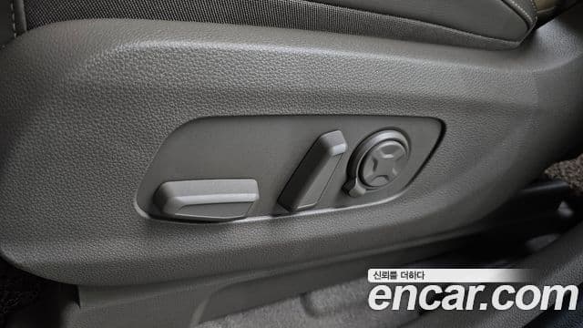 Kia Carnival 2024 — ფოტო 27/39