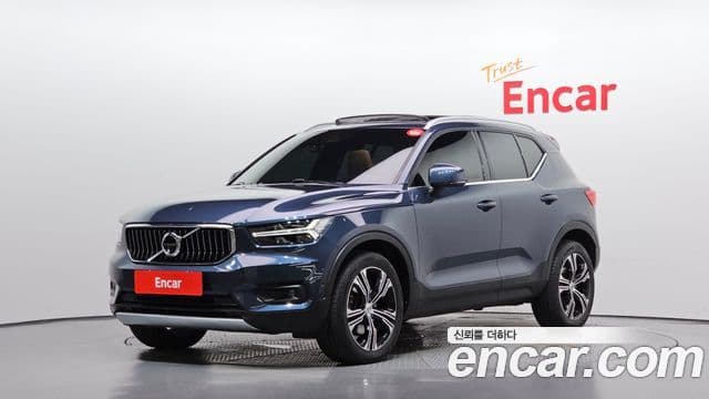 Volvo XC40 2021 — Фото 1/20