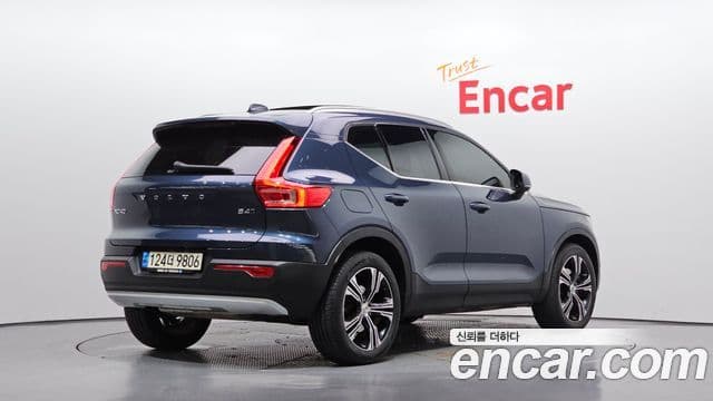 Volvo XC40 2021 — Фото 2/20